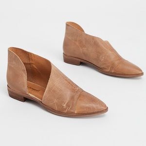 BRAND NEW FREE PEOPLE ROYALE FLATS SIZE 37